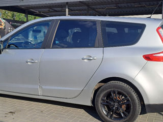 Renault Grand Scenic foto 2