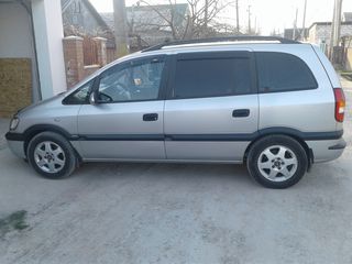 Opel Zafira foto 1