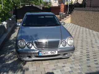 Mercedes E Class foto 1