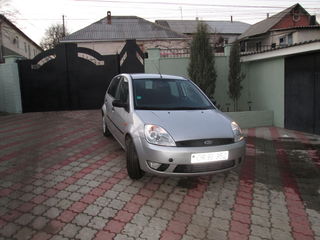 Ford Fiesta foto 1