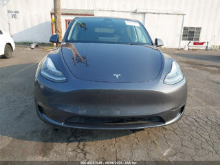 Tesla Model Y foto 3