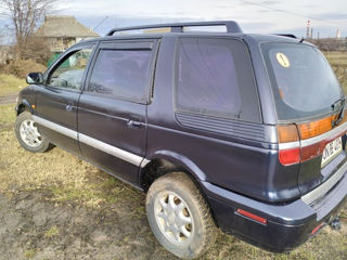 Mitsubishi Space Wagon foto 4