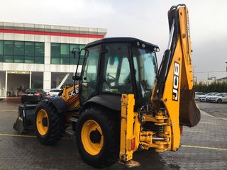 JCB   cx4  anul 2016 foto 4