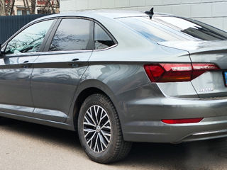 Volkswagen Jetta foto 2