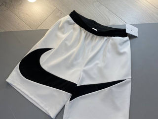 Новые nou Шорты Nike swoosh 2 пары M,L