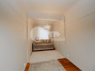 Centru ! 4 camere, euroreparație, 1100 € ! foto 4