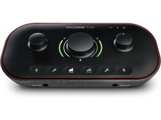 Audio Interface Focusrite Vocaster Two для подкастинга.