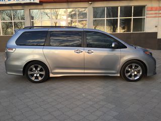 Toyota Sienna foto 1