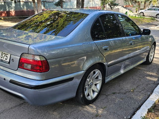 BMW 5 Series foto 4