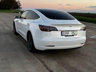 Tesla Model 3 foto 2