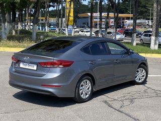 Hyundai Elantra foto 5