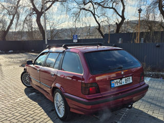 BMW 3 Series Touring foto 2