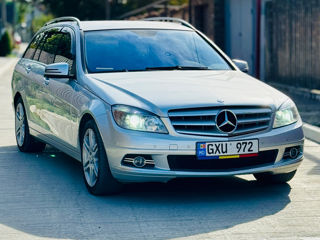 Mercedes C-Class foto 1