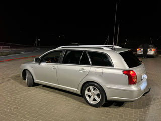 Toyota Avensis foto 3