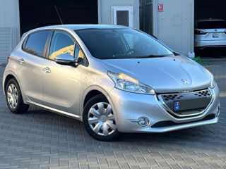 Peugeot 208 foto 4