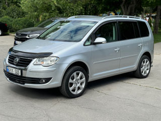 Volkswagen Touran foto 1