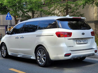 KIA Carnival foto 3