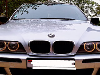 BMW 5 Series foto 4