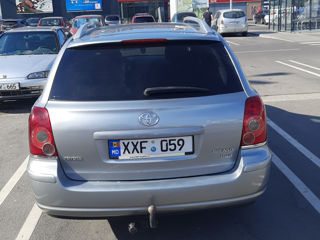 Toyota Avensis foto 4