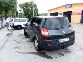 Renault Grand Scenic foto 2