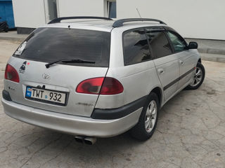 Toyota Avensis foto 5