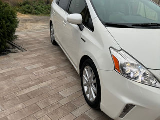 Toyota Prius v