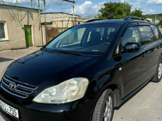 Toyota Avensis Verso foto 3