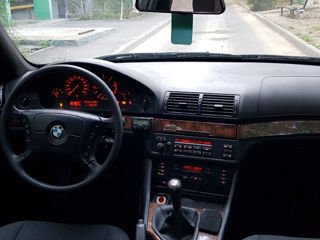 BMW 5 Series foto 5