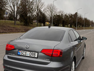 Volkswagen Jetta foto 4