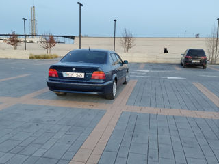 BMW 5 Series foto 4