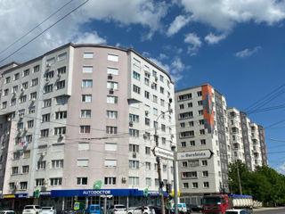 Apartament cu 2 camere, 60 m², Botanica, Chișinău foto 2