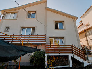 Casă tip duplex pentru 2 familii! 2 intrări separate, 8 camere, reparație în total 375 m2! 7 ari! foto 20