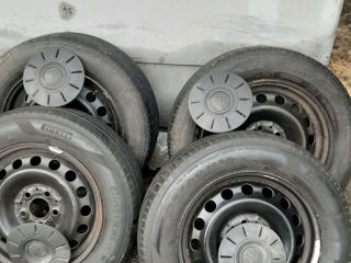 Железные диски  с шинами и колпачки.215/60r16.WVagen Transporter foto 1