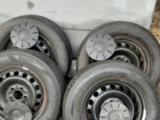 Железные диски  с шинами и колпачки.215/60r16.WVagen Transporter