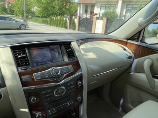 Infiniti QX80 foto 8