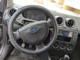 Ford Fiesta foto 5