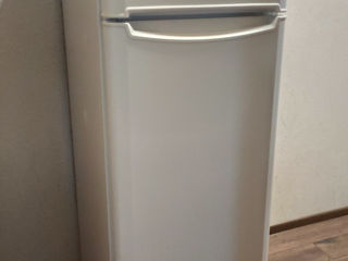 Холодильник двухкамерный Indesit foto 2