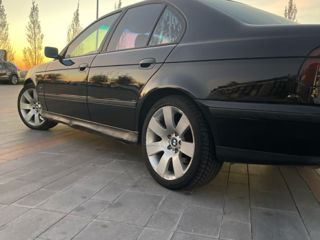 BMW 5 Series foto 3