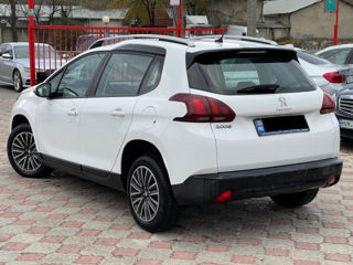 Peugeot 2008 foto 3