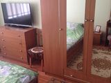 Apartamentul se vinde cu mobila la un pret super . Orasul Singerei foto 7