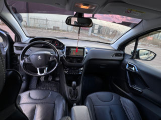 Peugeot 208 foto 8