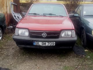 Opel Ascona foto 6