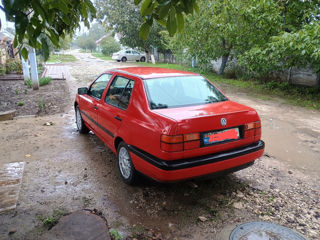 Volkswagen Vento foto 2