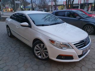 Volkswagen Passat CC foto 1