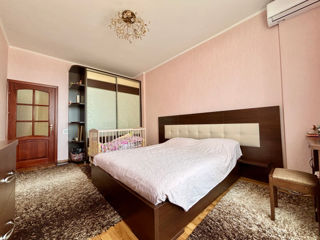 Apartament cu 2 camere, 88 m², Centru, Chișinău foto 2