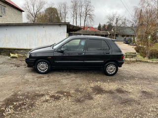 Renault Clio foto 2