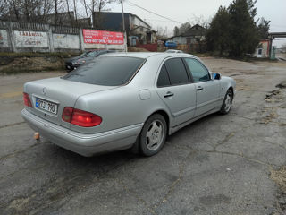 Mercedes E-Class foto 4