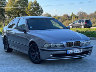 BMW 5 Series foto 1