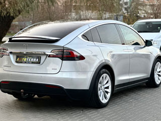 Tesla Model X foto 6