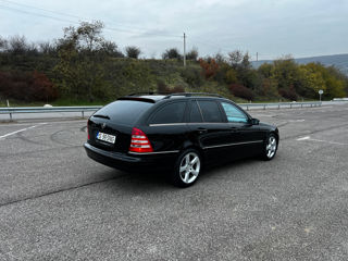 Mercedes C-Class foto 4